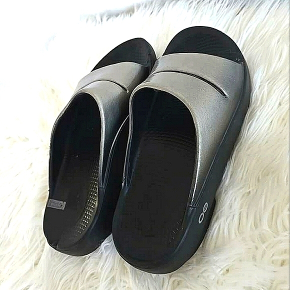 OOFOS Shoes - OOFOS OOahh Luxe Slide Sandals Latte US M6 W8 Like new 🌴